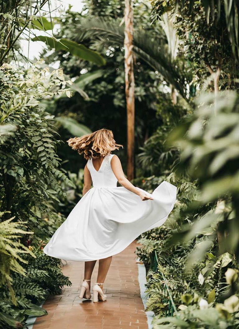 She Gets Paid $5K+ to Travel the World – Here’s How